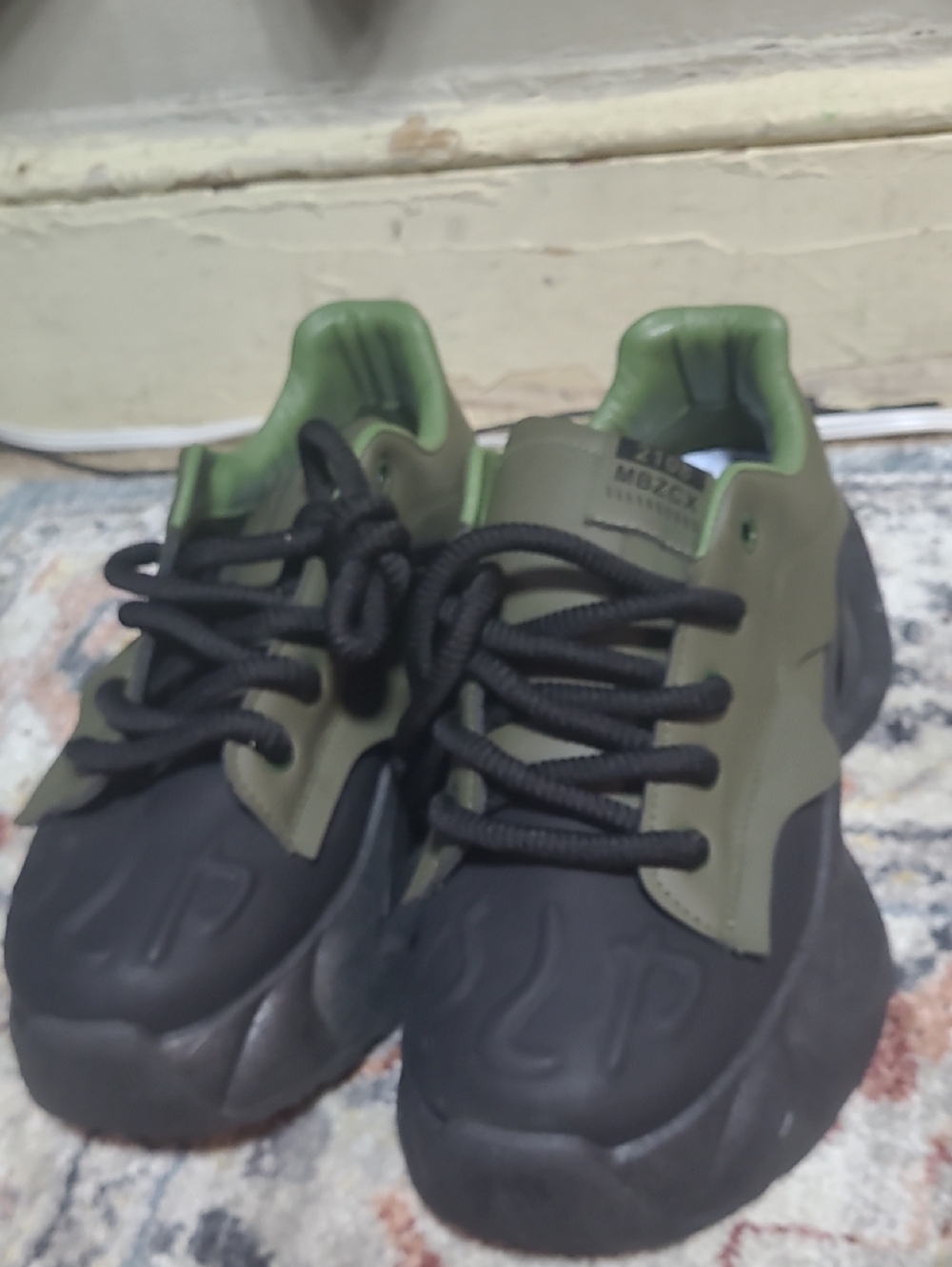 SHEIN Men's Black and Olive Green Fashion Sneakers